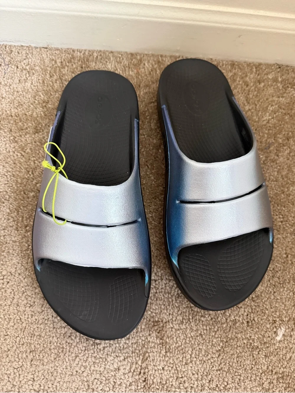 OOFOS OOAHH Luxe slide sandal